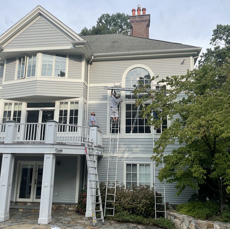 The top of the windows is 3 stories up 